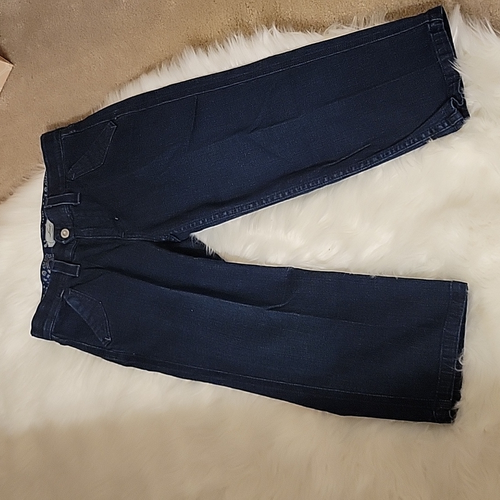 Levi's stretch denim blue jean capri dark wash 4 pocket sz 8 LIKE NEW CONDITION…